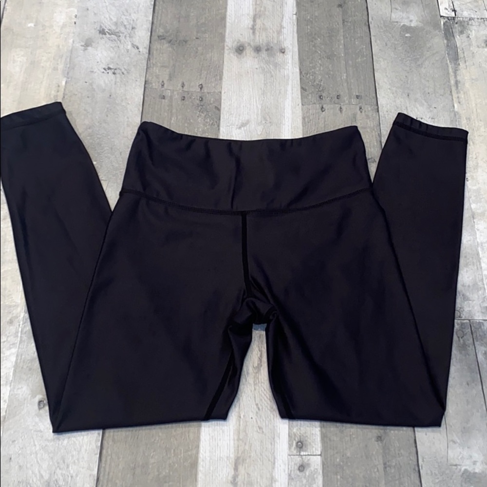 Shiny black zyia high rise leggings